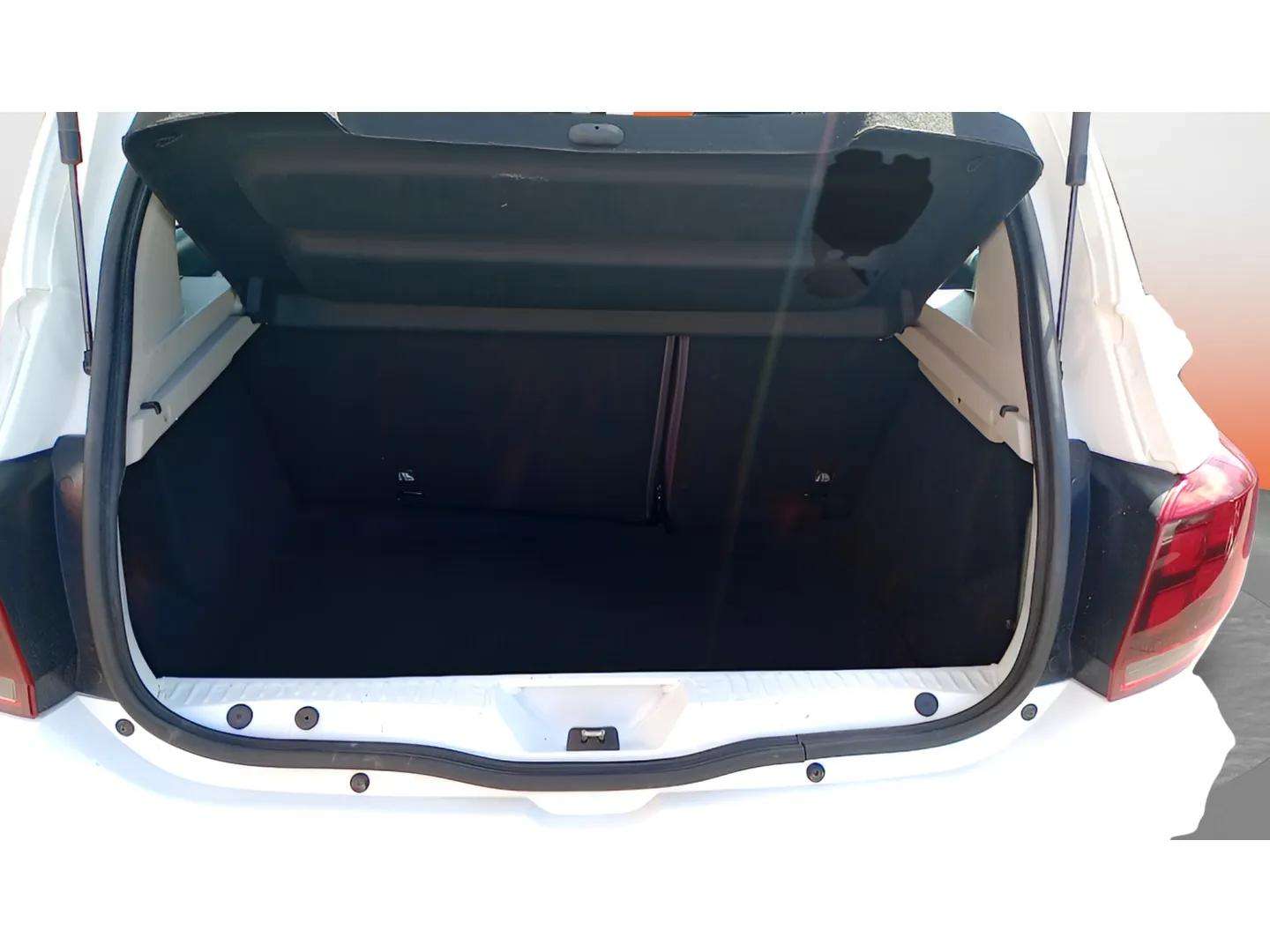 https://cdn-flexicar.caraffinity.it/public_appraisal_images_pro/images/stock/134855/5iI6khpGDX__9063 KYJ_c2622ffa4438495fb2c1854246472aab_Interior_8.jpg.jpg